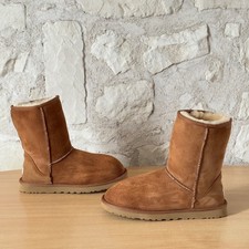 Ugg classic short d'occasion Ugg classic short d'occasion  Carignan-de-Bordeaux