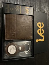 Carteira masculina Lee com estojo em relevo - Conhaque comprar usado  Enviando para Brazil