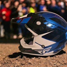 capacete de corrida fly adulto pequeno azul-preto, branco, cores legais. comprar usado  Enviando para Brazil