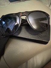 Occhiali sole unisex usato  Villanova Solaro