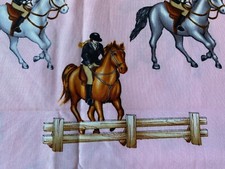 TECIDO TESOUROS ATEMPORAIS 2006~Rosa~CAVALO E CAVALEIRO~Cerca Saltando~EQUESTRIANO~44x47 comprar usado  Enviando para Brazil