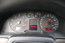 Audi tachometer kombiinstrumen gebraucht kaufen  Borgentreich