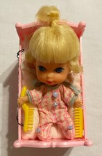 Roupa, berço, escova, pente, travesseiro e cobertor para boneca bebê Liddle Kiddles 3503 comprar usado  Enviando para Brazil