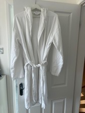 White company dressing for sale  LOUTH