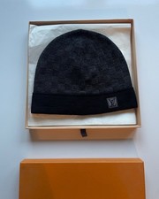 Old season louis for sale  READING