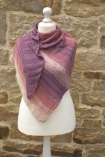 Châle asymétrique tricoté d'occasion  Combeaufontaine