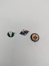 Lot insignes pin d'occasion  Sète