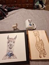 Lote de itens de lhama, foto Frmd, desenho de queima feito à mão, xícara de café e estatueta. comprar usado  Enviando para Brazil