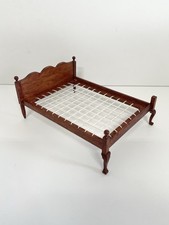 Antigo quadro de cama de corda de madeira miniatura para casa de bonecas escala 1:12, faltando um botão comprar usado Antigo quadro de cama de corda de madeira miniatura para casa de bonecas escala 1:12, faltando um botão comprar usado  Enviando para Brazil
