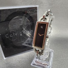 Relógio Calvin Klein Tank Feminino 17mm Mostrador Preto Aço Retângulo K15231 Nova Bateria comprar usado Relógio Calvin Klein Tank Feminino 17mm Mostrador Preto Aço Retângulo K15231 Nova Bateria comprar usado  Enviando para Brazil