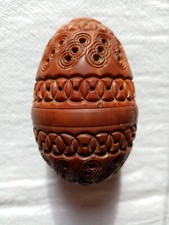 Carved corozo egg d'occasion  Expédié en Belgium