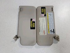 1997-2004 Nissan Pathfinder Infiniti QX4 conjunto de viseira solar bege fabricante de equipamento original espelho de vinil comprar usado  Enviando para Brazil