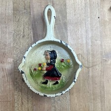 Mini frigideira vintage miniatura de ferro fundido com amish Girl Walking  comprar usado  Enviando para Brazil