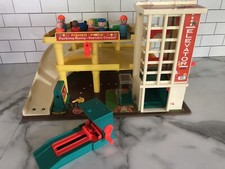 Fisher price parking d'occasion  Expédié en Belgium