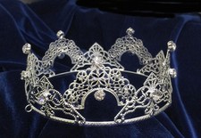 Mini coroa redonda antiga de strass. Banhada a prata. 1,5" de altura. Diâmetro 3,75" , usado comprar usado  Enviando para Brazil