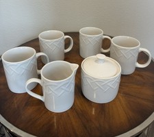 4 canecas de café ONEIDA PICNIC 3 3/4” tigela de açúcar e cesta cremosa padrão grés, usado comprar usado  Enviando para Brazil