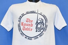 camiseta vintage anos 80 MESA REDONDA FLORIDA CAVALEIRO RESTAURANTE MIAMI FT LAUDERDALE P comprar usado camiseta vintage anos 80 MESA REDONDA FLORIDA CAVALEIRO RESTAURANTE MIAMI FT LAUDERDALE P comprar usado  Enviando para Brazil