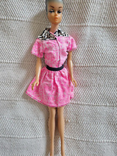 Barbie tenue rose d'occasion  Pessac