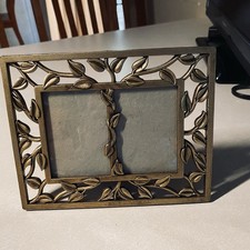 Suporte de cavalete com moldura dupla de videira ornamentada de latão para fotos 3 X 3 comprar usado Suporte de cavalete com moldura dupla de videira ornamentada de latão para fotos 3 X 3 comprar usado  Enviando para Brazil