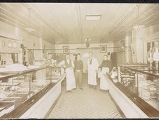 Foto antiga de armário loja de doces padaria homem e mulher interior loja de negócios, usado comprar usado  Enviando para Brazil