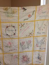 Colcha bordada à mão vintage com quadrados de flores 46' x 76' comprar usado  Enviando para Brazil