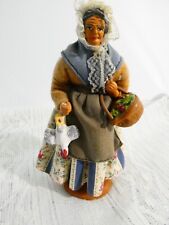 Estatueta de argila vintage velha senhora segurando frango e cesta de legumes 7" comprar usado  Enviando para Brazil