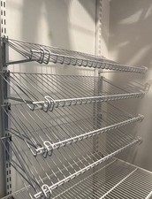 4 prateleiras de sapatos Rubbermaid brancas Fasttrack (4 prateleiras de arame + 8 suportes) comprar usado  Enviando para Brazil