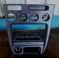 Acabamento surround de rádio Toyota Corolla AE112 10/98-11/01 comprar usado  Enviando para Brazil