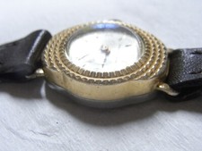 Ancienne montre bracelet d'occasion  Équeurdreville-Hainneville