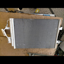 A1685000454 condensatore merce usato  Italia