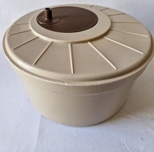 Salad spinner beige for sale Salad spinner beige for sale  CANTERBURY
