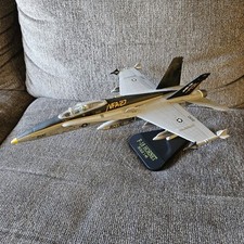 Avião F-18 Hornet escala 1:48 modelo mesa aeronave display jato VFA27 asa superior arma comprar usado  Enviando para Brazil