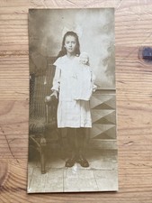 Foto eduardiana menina com boneca de brinquedo 14x6,5cm, usado comprar usado  Enviando para Brazil
