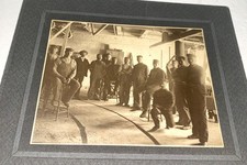 Usado, Foto rara antiga de cartão de armário de trilhos carrinho de trabalhadores de fábrica americana ocupacional comprar usado Usado, Foto rara antiga de cartão de armário de trilhos carrinho de trabalhadores de fábrica americana ocupacional comprar usado  Enviando para Brazil