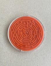 Jogo de quebra-cabeça soviético "Labirinto" - uma bola em um labirinto - plástico - URSS - vintage comprar usado  Enviando para Brazil