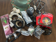 Caja de accesorios informáticos aleatorios, cables y cables!  ¡Todo funciona bien! segunda mano  Embacar hacia Mexico
