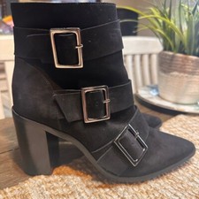 Botas de tornozelo SCHUTZ de camurça preta com fivelas, salto bloco, biqueira pontiaguda comprar usado  Enviando para Brazil