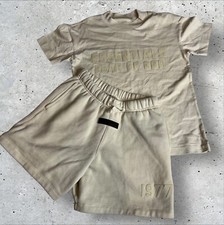 Conjunto de moletom e shorts Fear Of God Essentials adolescente relaxado bege areia tamanho 10 comprar usado  Enviando para Brazil