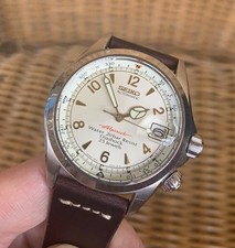 Seiko red alpinist usato  Cuneo
