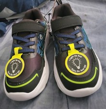 Boys size shoes for sale  White City