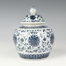 Vaso chinês antigo de porcelana azul e branco com tampa e padrão floral comprar usado  Enviando para Brazil