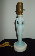 Usado, ANTIGO/ANT ALADDIN ART NOUVEAU ALACITE CREME COM DETALHES AZUIS ABAJUR DE MESA ELÉTRICO comprar usado  Enviando para Brazil