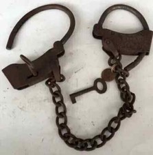 Antiche manette carcerarie polsini regolabili in ferro ruggine con catena e c... comprar usado  Enviando para Brazil