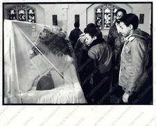 1981 USA Atlanta Friends file past coffin Patrick Baltazar NBC Press Photo comprar usado 1981 USA Atlanta Friends file past coffin Patrick Baltazar NBC Press Photo comprar usado  Enviando para Brazil