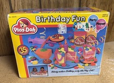 Usado, Vintage Play-Doh Conjunto de Jogo de Festa Divertida de Aniversário 1991 Bolo de Aniversário Sem Play-Doh comprar usado  Enviando para Brazil