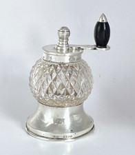 Moedor de pimenta antigo 1927 prata maciça e cristal cortado cabo giratório de ébano, usado comprar usado Moedor de pimenta antigo 1927 prata maciça e cristal cortado cabo giratório de ébano, usado comprar usado  Enviando para Brazil