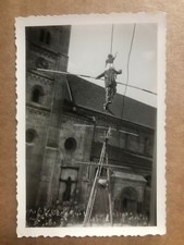 Foto instantânea vintage sincera andador corda bamba carregando menina circo Demolidor comprar usado  Enviando para Brazil