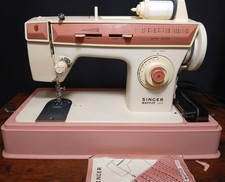 Máquina de costura Singer Merritt 2404 rosa com pedal estojo rígido e acesso funciona comprar usado Máquina de costura Singer Merritt 2404 rosa com pedal estojo rígido e acesso funciona comprar usado  Enviando para Brazil