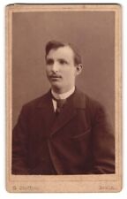 Fotografie G. Steffens, Berlin, Portrait junger Mann in Anzug mit Krawatte  comprar usado  Enviando para Brazil