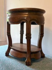 Round end table for sale  Alpena